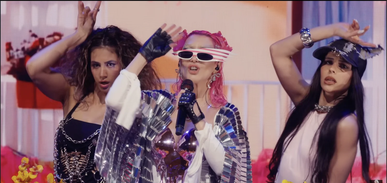 Hande Yener — Max klibinden kare