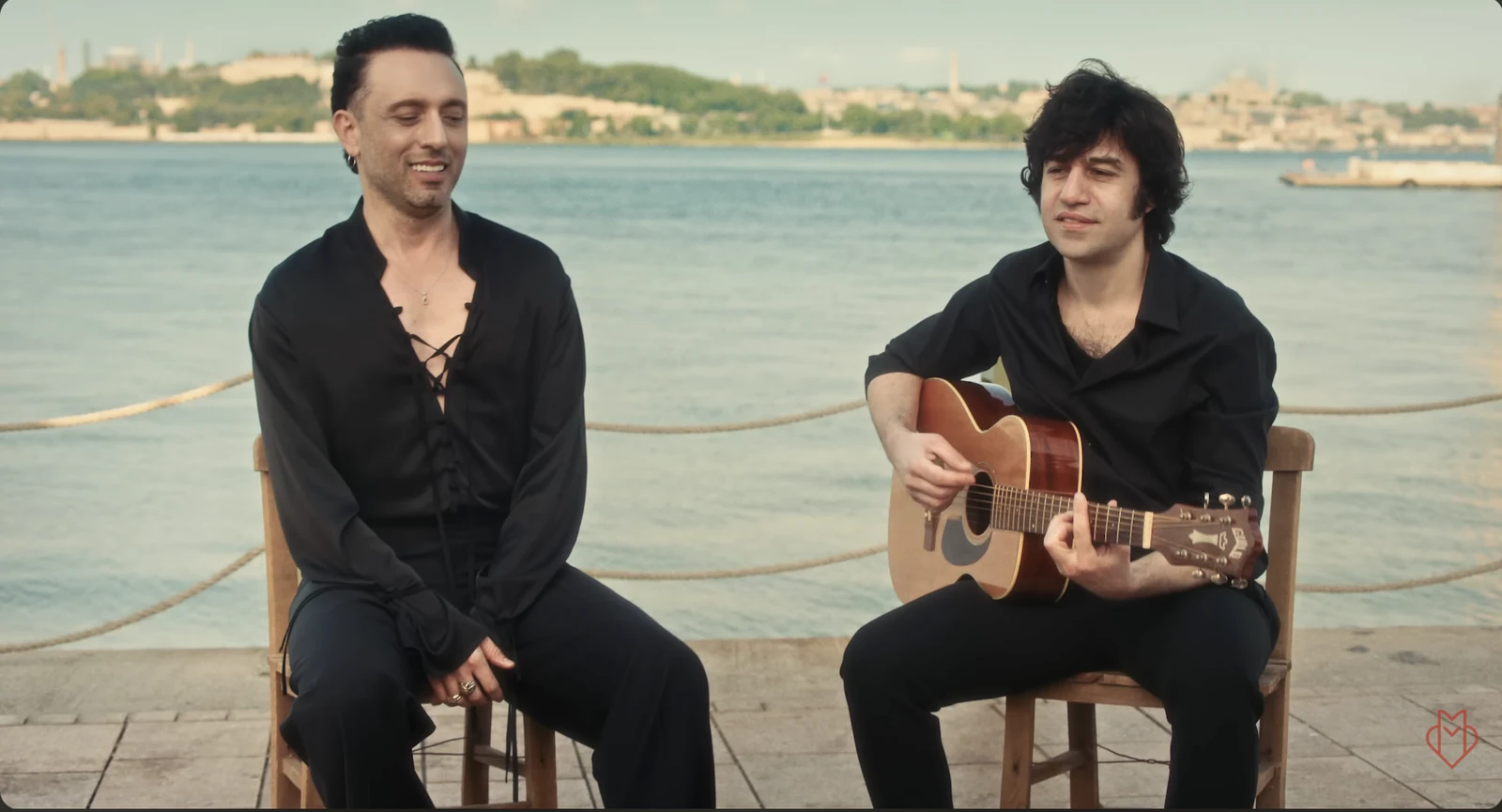 MABEL MATİZ — FİLLER VE ÇİMEN klibinden bir kare